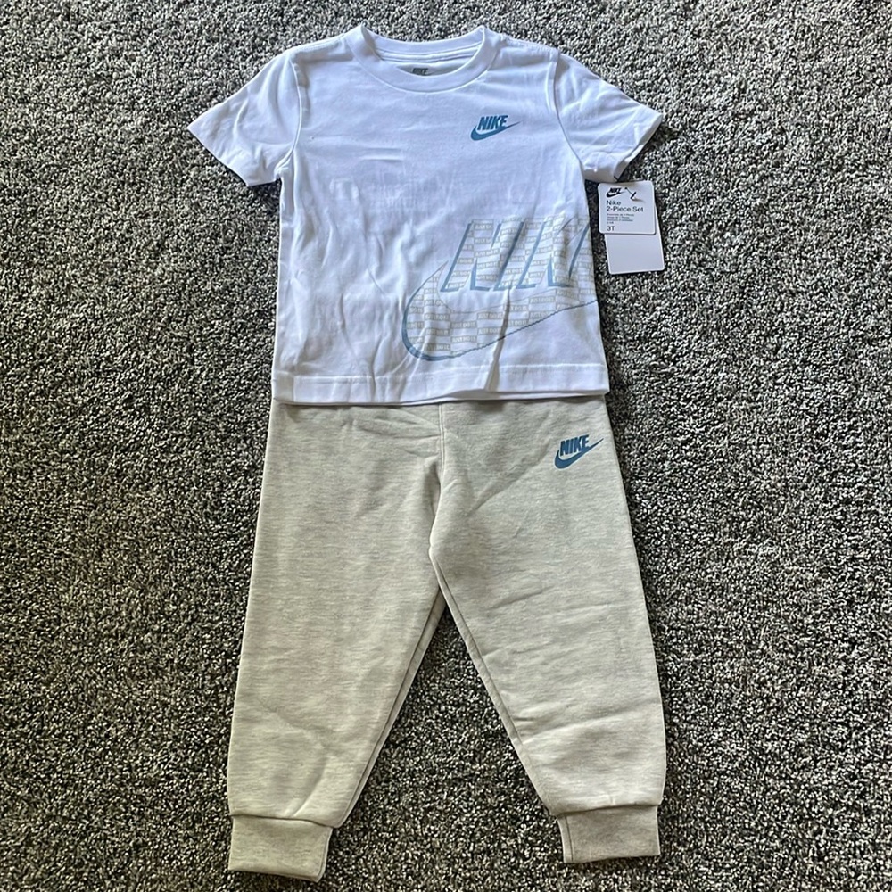 NEW! NIKE GREY & BLUE 2-PIECE T-SHIRT AND SWEATPANTS SET. SIZE 3T. BOYS.